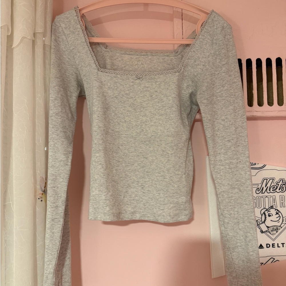 American Eagle Outfitters Light Gray Long Sleeve Top